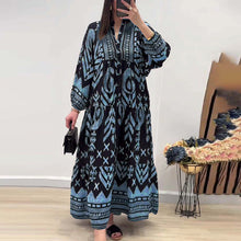 Indlæs billede til gallerivisning Langærmet kjole med V-udskæring og print