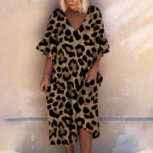 Indlæs billede til gallerivisning V-hals løs kjole med leopardprint