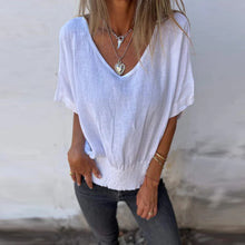 Indlæs billede til gallerivisning V-hals bomulds-hør-top med smock forneden - Forsalg