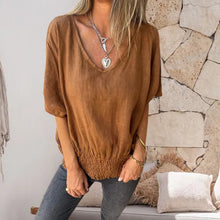 Indlæs billede til gallerivisning V-hals bomulds-hør-top med smock forneden - Forsalg
