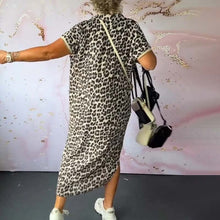 Indlæs billede til gallerivisning Kortærmet leopardprintet kjole med V-hals