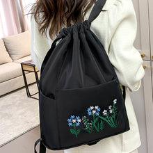 Indlæs billede til gallerivisning Broderet skuldertaske med lomme med snøre