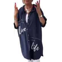 Indlæs billede til gallerivisning Hættejakke med bogstavprint og knapper