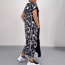 Indlæs billede til gallerivisning Trendy hættekjole med lynlåsdetaljer med en forbundet Cape-effekt