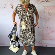Indlæs billede til gallerivisning Kortærmet leopardprintet kjole med V-hals