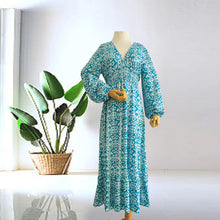 Indlæs billede til gallerivisning Ny V-hals-lang kjole med blomsterprint