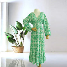 Indlæs billede til gallerivisning Ny V-hals-lang kjole med blomsterprint