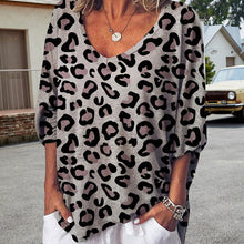 Indlæs billede til gallerivisning Leopardprints T-shirt med V-hals og Halve Ærmer