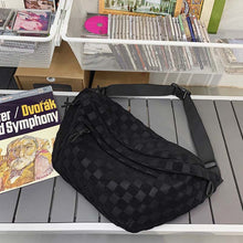 Indlæs billede til gallerivisning Ternet taske til brystet