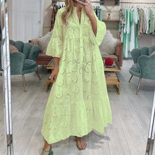 Indlæs billede til gallerivisning Blondekjole med udslåede ærmer og V-hals