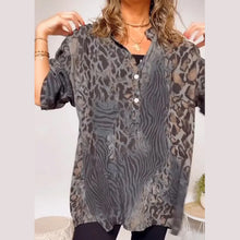 Indlæs billede til gallerivisning Forudsalg af lang skjorte med leopardprint