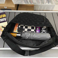 Indlæs billede til gallerivisning Ternet taske til brystet