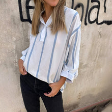 Indlæs billede til gallerivisning Stribet skjorte med revers