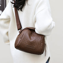 Indlæs billede til gallerivisning Skuldertaske i vævet skal