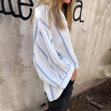 Indlæs billede til gallerivisning Stribet skjorte med revers