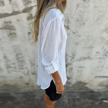 Indlæs billede til gallerivisning Alsidig skjorte med revers og stor lomme