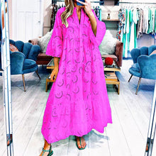 Indlæs billede til gallerivisning Blondekjole med udslåede ærmer og V-hals