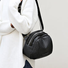 Indlæs billede til gallerivisning Skuldertaske i vævet skal