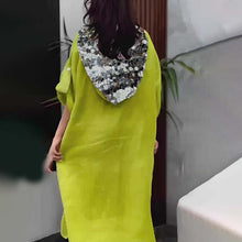 Indlæs billede til gallerivisning Maxikjole med hætte og pailletter i fiskeskæl