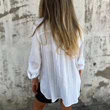 Indlæs billede til gallerivisning Alsidig skjorte med revers og stor lomme