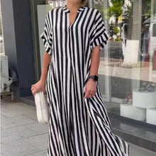 Indlæs billede til gallerivisning Stribet skjortekjole med V-hals