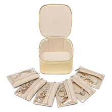 Indlæs billede til gallerivisning Smyckeskrin i läder för resor