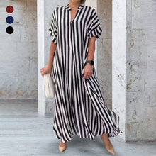 Indlæs billede til gallerivisning Stribet skjortekjole med V-hals