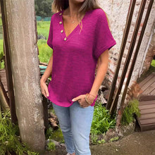 Indlæs billede til gallerivisning Kortærmet top med V-udskæring og nitter