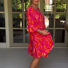 Indlæs billede til gallerivisning Kjole med fulde ærmer og print