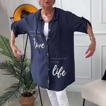 Indlæs billede til gallerivisning Hættejakke med bogstavprint og knapper