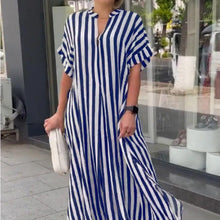 Indlæs billede til gallerivisning Stribet skjortekjole med V-hals