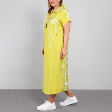 Indlæs billede til gallerivisning Trendy hættekjole med lynlåsdetaljer med en forbundet Cape-effekt