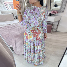 Indlæs billede til gallerivisning Afslappet kjole med blomsterprint og V-hals
