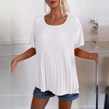 Indlæs billede til gallerivisning Ensfarvet plisseret bluse med rund hals