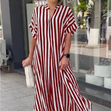 Indlæs billede til gallerivisning Stribet skjortekjole med V-hals