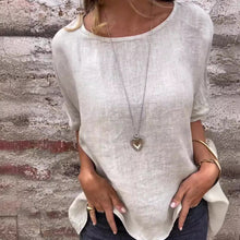 Indlæs billede til gallerivisning Løstsiddende T-shirt med halvlange ærmer i bomuld og hør