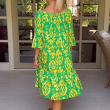 Indlæs billede til gallerivisning Kjole med fulde ærmer og print