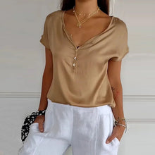 Indlæs billede til gallerivisning T-shirt med V-hals og korte, glatte ærmer