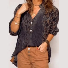 Indlæs billede til gallerivisning Forudsalg af lang skjorte med leopardprint