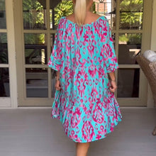 Indlæs billede til gallerivisning Kjole med fulde ærmer og print