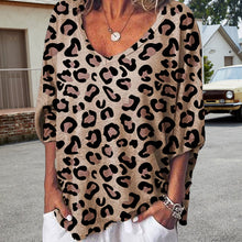 Indlæs billede til gallerivisning Leopardprints T-shirt med V-hals og Halve Ærmer