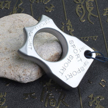 Indlæs billede til gallerivisning Bilnøglespænde med integreret rudeknusningsfunktion