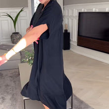 Indlæs billede til gallerivisning Kjole med fuld plissering og V-hals