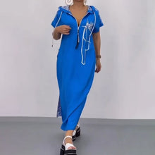 Indlæs billede til gallerivisning Trendy hættekjole med lynlåsdetaljer med en forbundet Cape-effekt