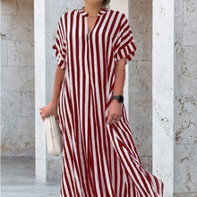 Indlæs billede til gallerivisning Stribet skjortekjole med V-hals