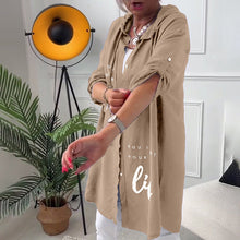 Indlæs billede til gallerivisning Hættejakke med bogstavprint og knapper