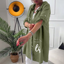 Indlæs billede til gallerivisning Hættejakke med bogstavprint og knapper