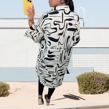 Indlæs billede til gallerivisning Overdimensioneret skjorte med abstrakt print