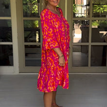 Indlæs billede til gallerivisning Kjole med fulde ærmer og print