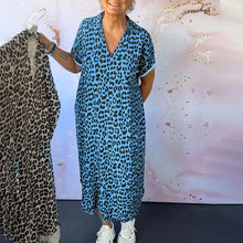 Indlæs billede til gallerivisning Kortærmet leopardprintet kjole med V-hals